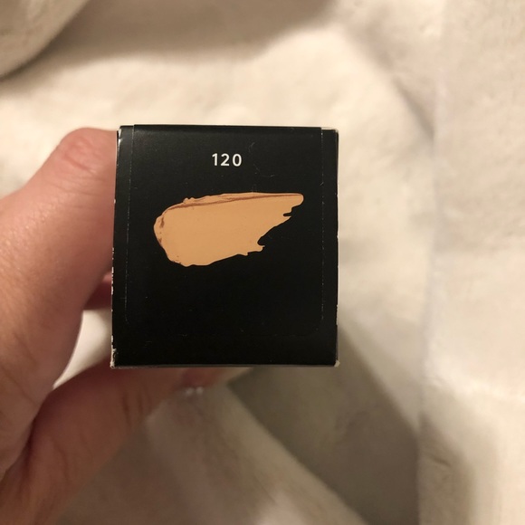 Fenty 120 Pro Filt’r Soft Matte Foundation - Picture 2 of 3